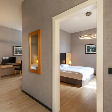 Roomingtons Franziskushoehe 4*