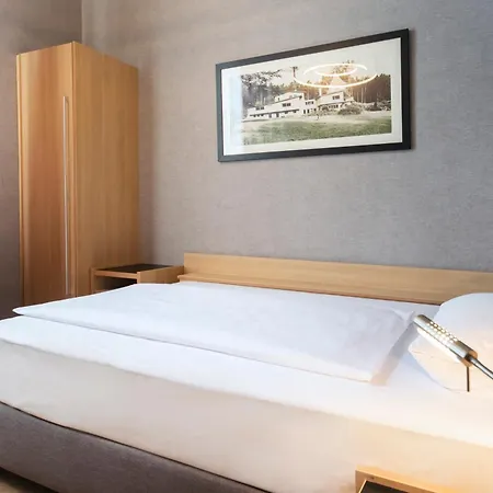 Hotel Roomingtons Franziskushoehe 4*