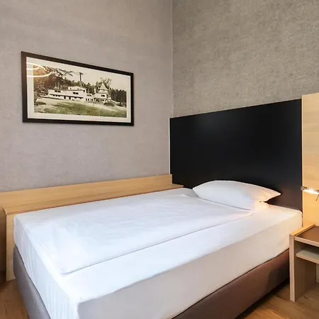 Roomingtons Franziskushoehe 4*
