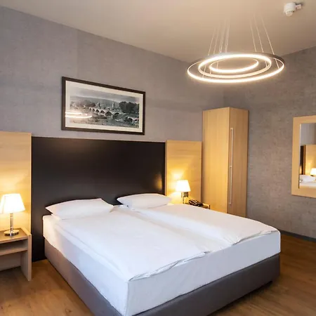 Roomingtons Franziskushoehe Hotel