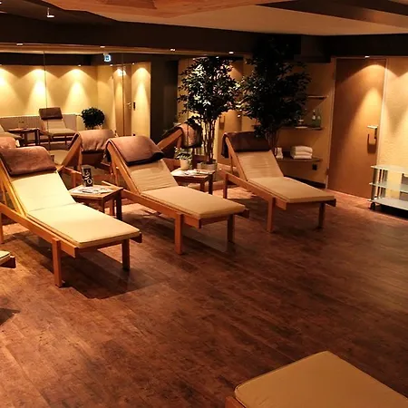 Roomingtons Franziskushoehe 4*